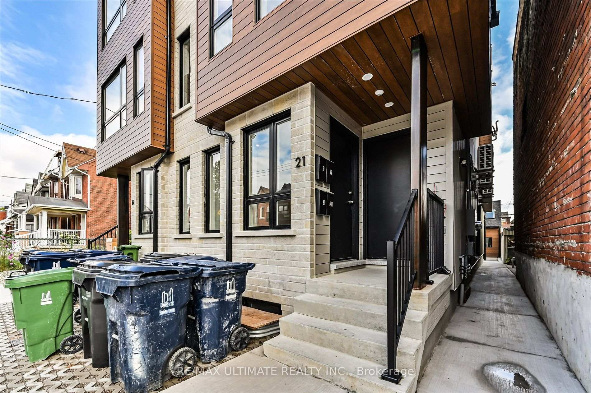 Photo 3 of Unit 1, 21 Lappin Avenue, Toronto, Dovercourt-Wallace Emerson-Junction — HOMEH