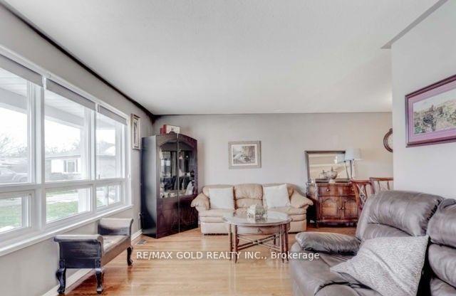 Photo 4 of Unit Basement, 6 Monaco Court, North York, Black Creek — HOMEH