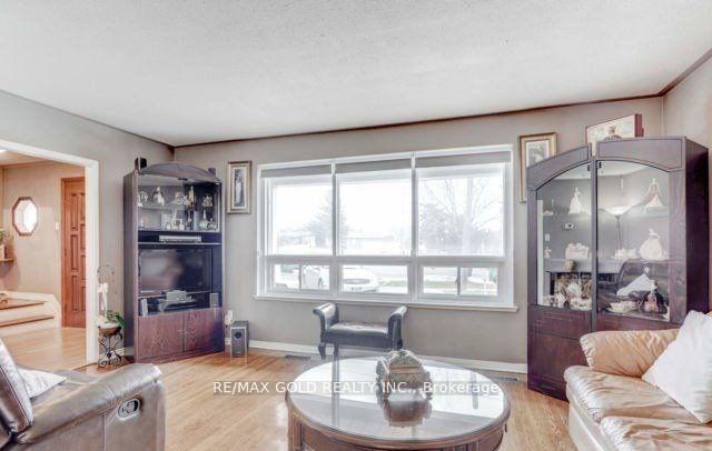 Photo 5 of Unit Basement, 6 Monaco Court, North York, Black Creek — HOMEH