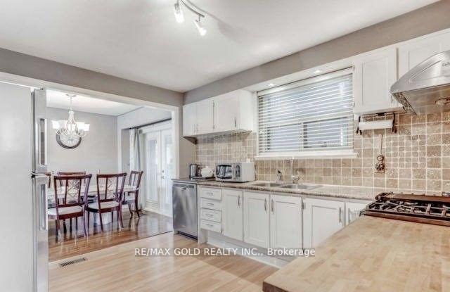 Photo 10 of Unit Basement, 6 Monaco Court, North York, Black Creek — HOMEH