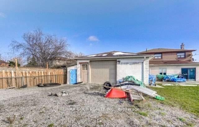Photo 32 of Unit Basement, 6 Monaco Court, North York, Black Creek — HOMEH