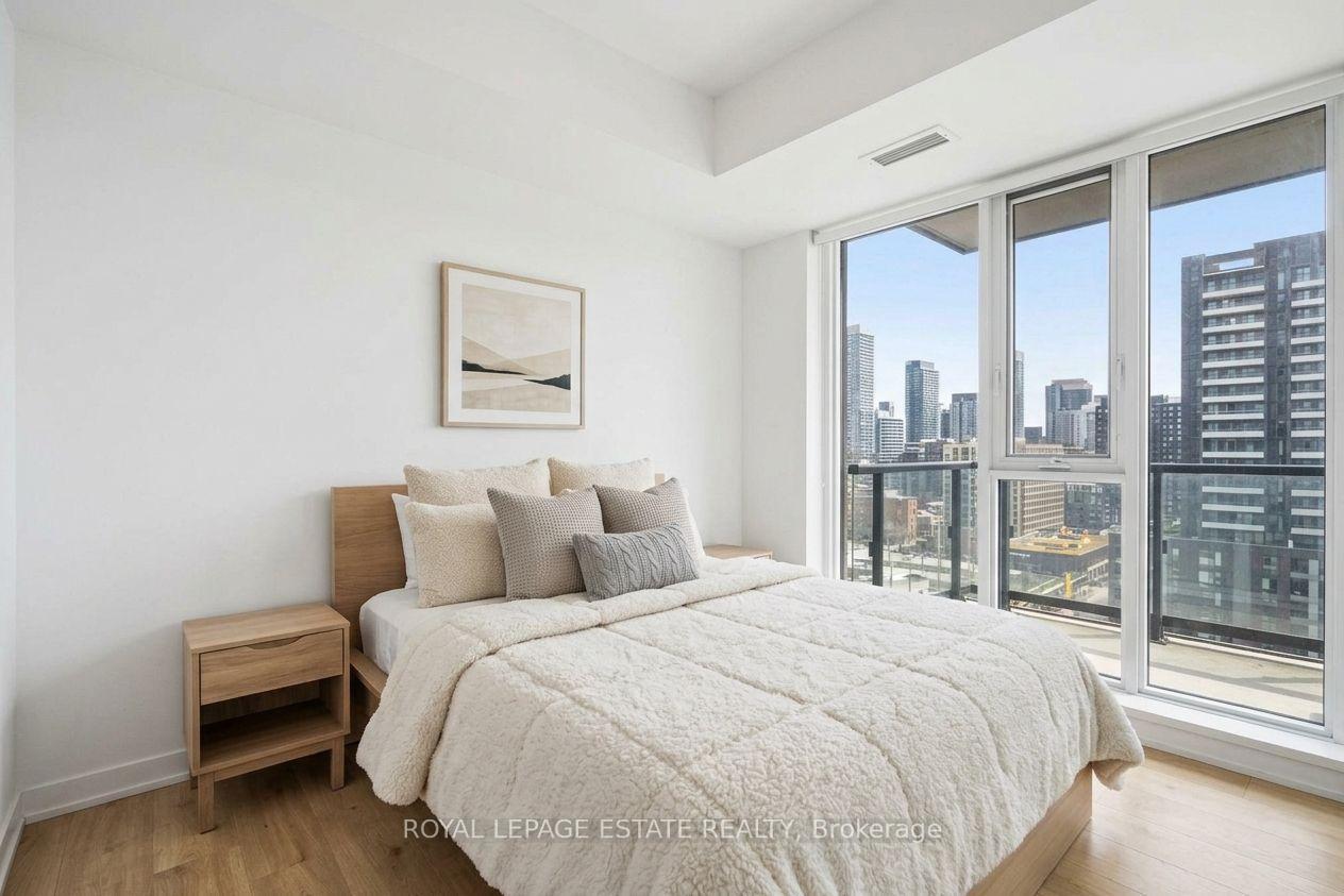 Photo 6 of Unit 2008, 130 River Street, Toronto, Regent Park — HOMEH
