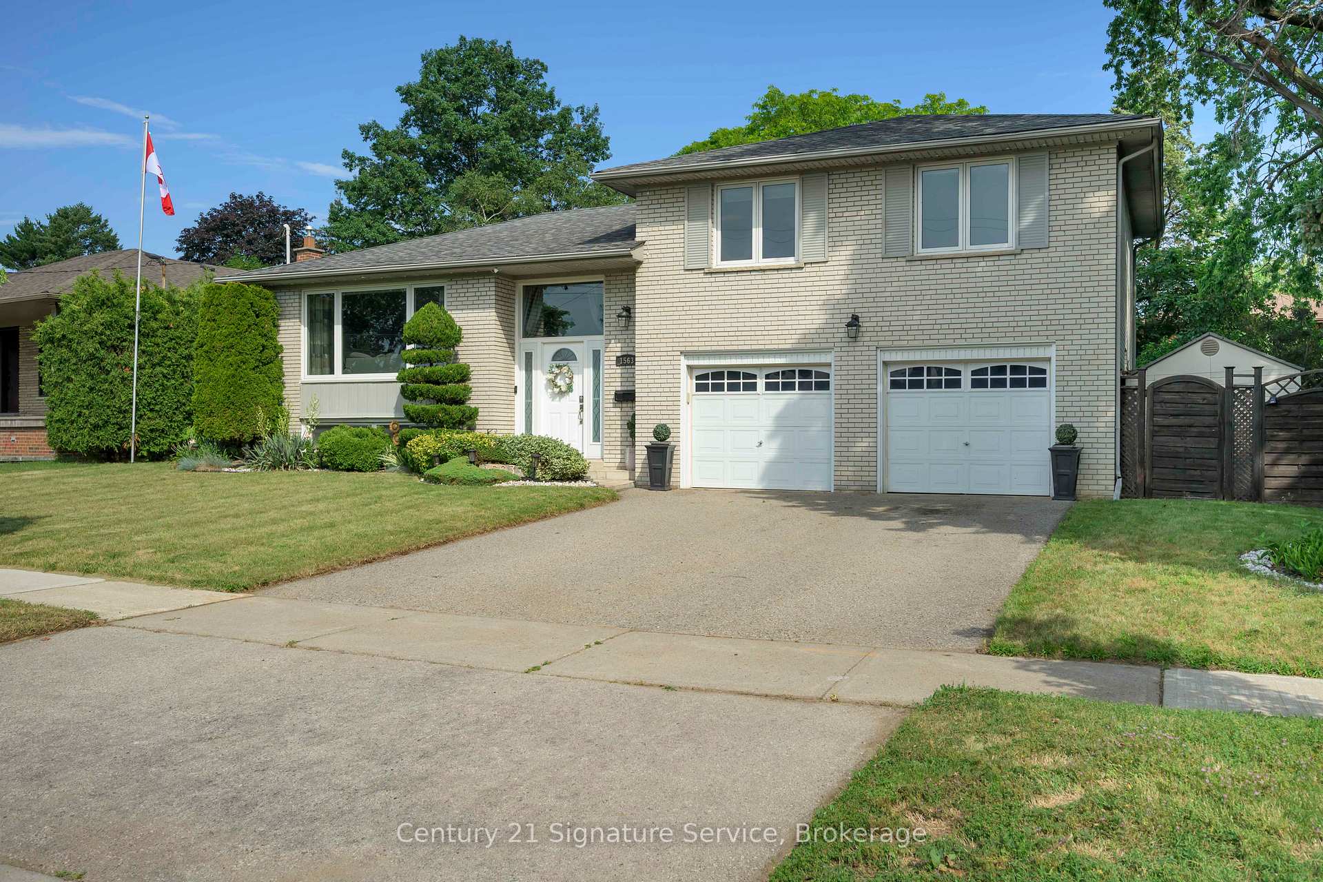 Front of 1563 Brentano Boulevard