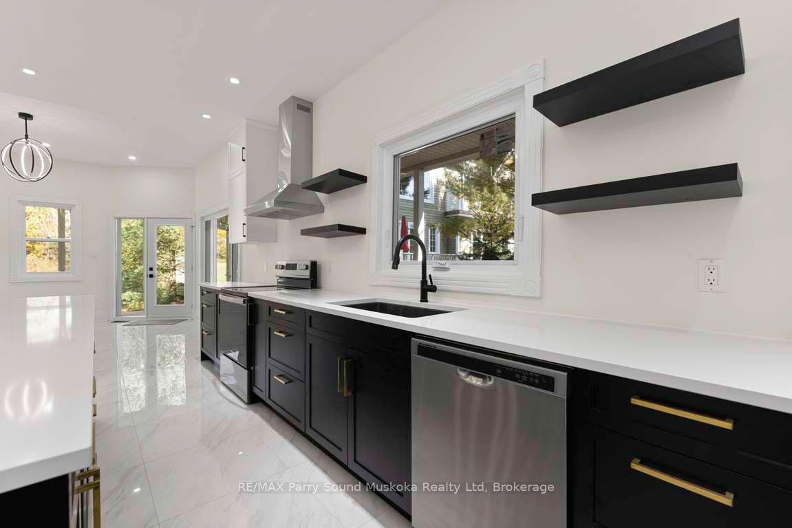 Photo 9 of 14-16 Knowles Crescent, Seguin — HOMEH
