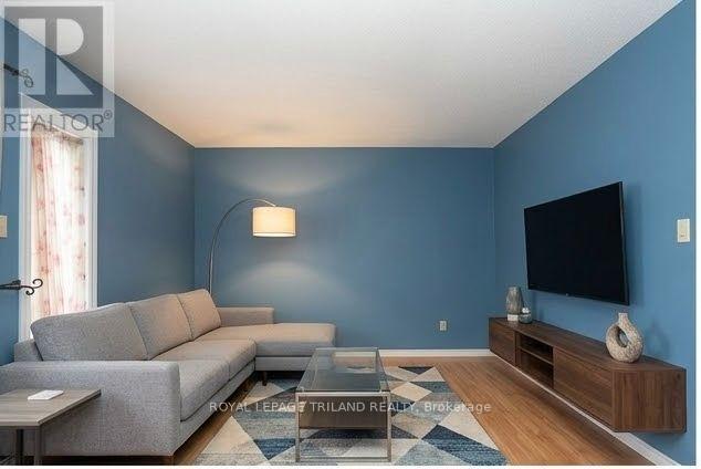 Photo 4 of Unit 2, 131 Bonaventure Drive, London, East I — HOMEH