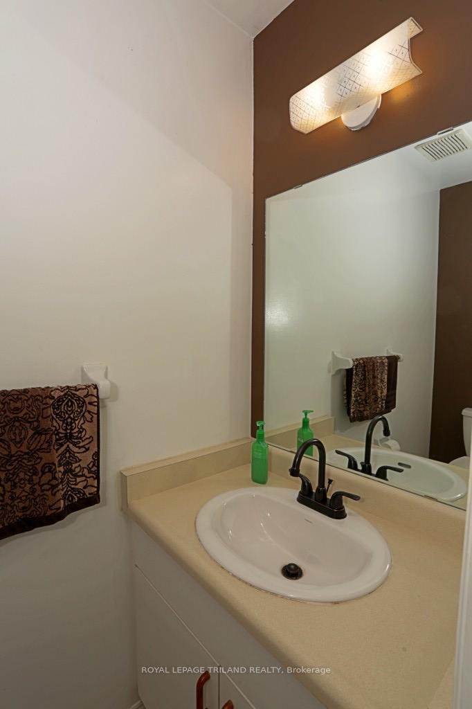 Photo 9 of Unit 2, 131 Bonaventure Drive, London, East I — HOMEH