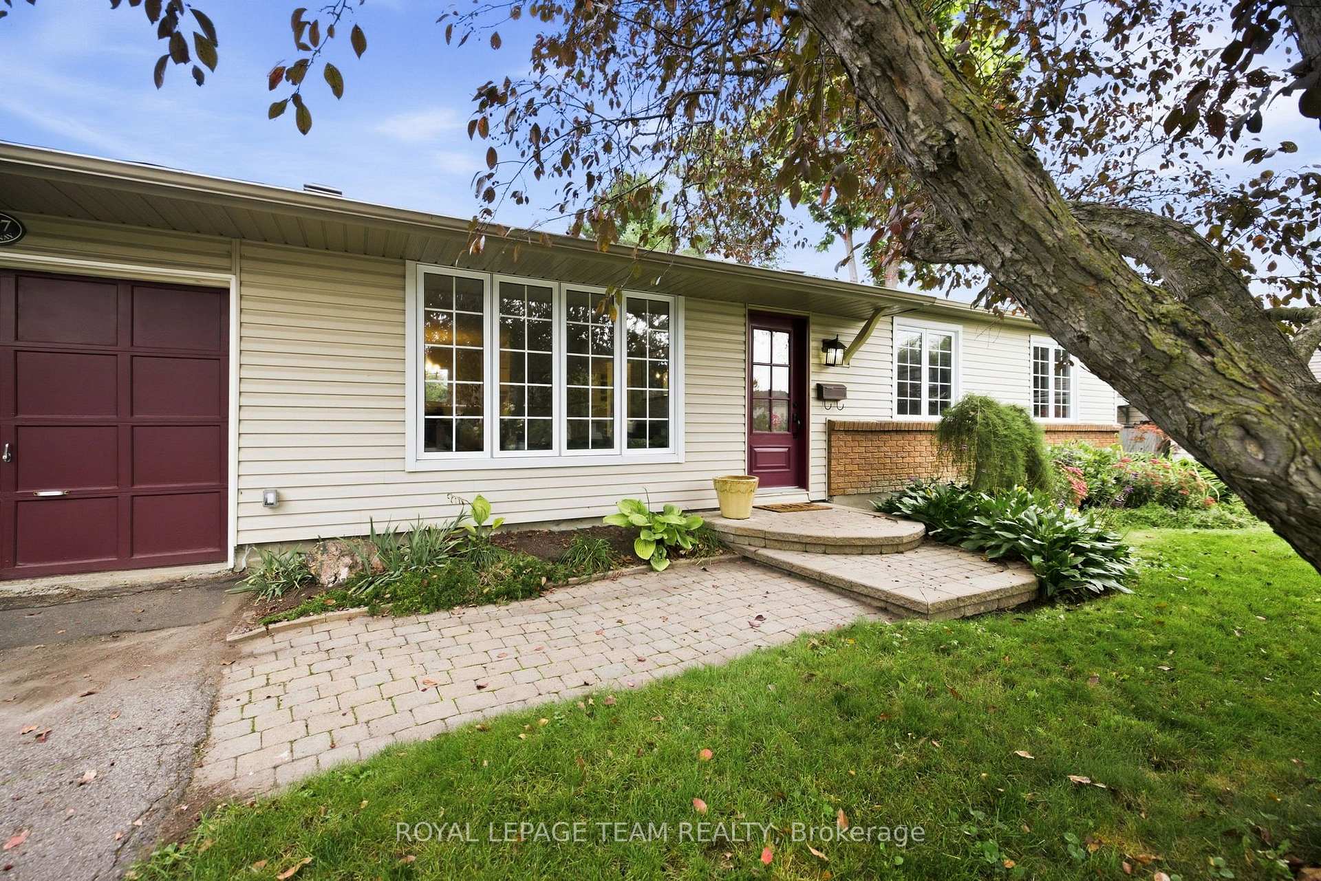 Photo 2 of 1377 Fontenay Crescent, Ottawa, South Keys — HOMEH
