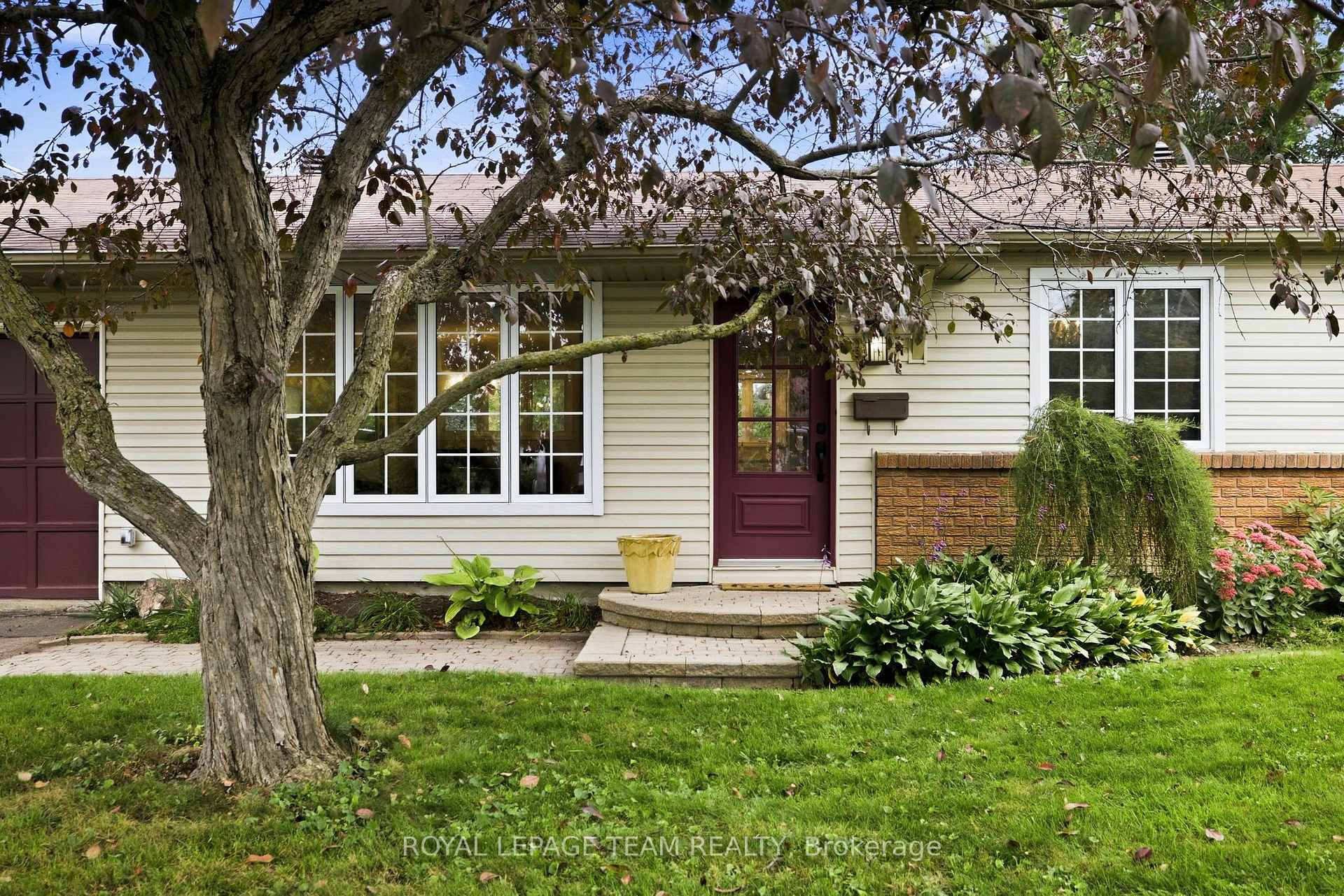 Photo 5 of 1377 Fontenay Crescent, Ottawa, South Keys — HOMEH