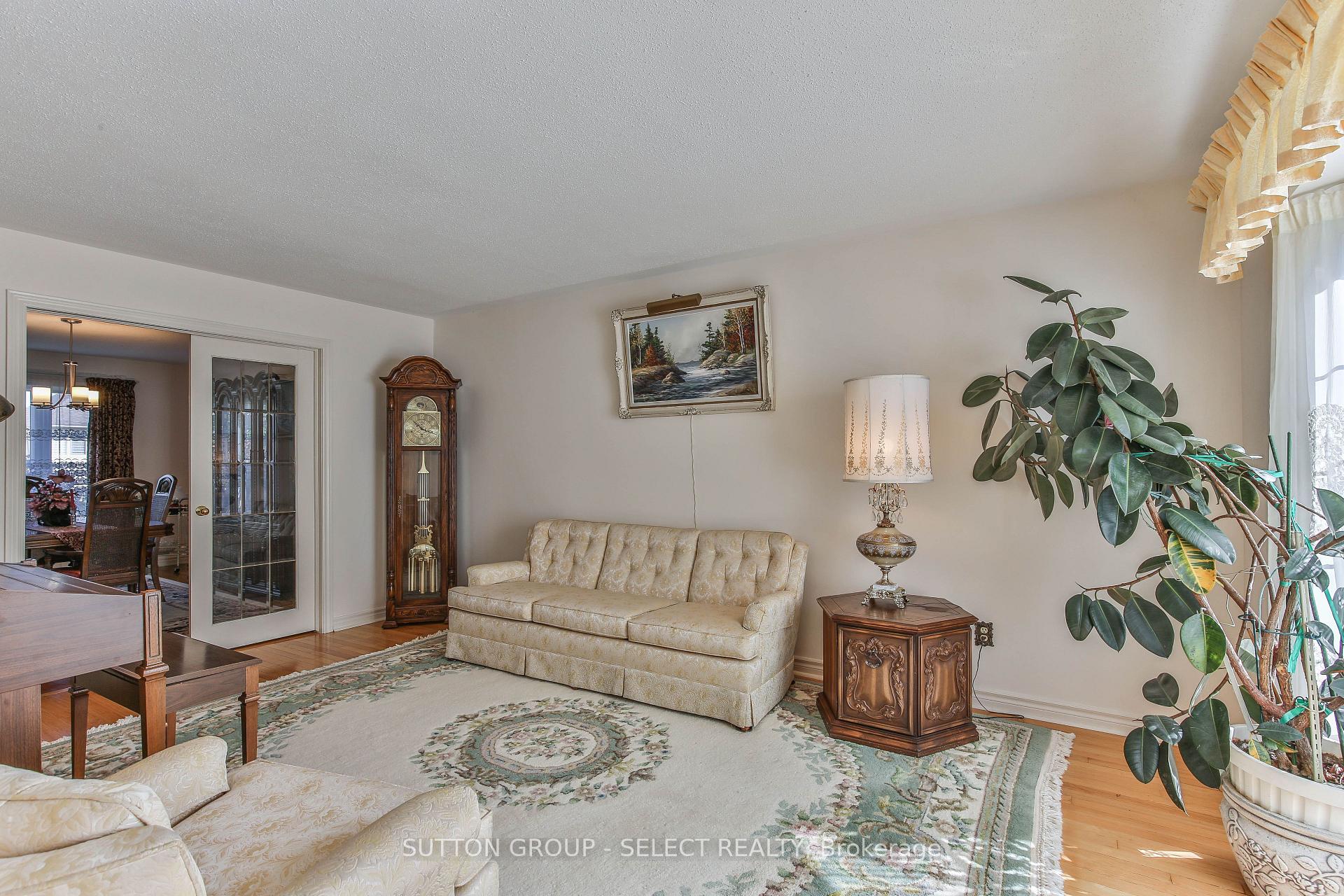 Photo 6 of 158 Ambleside Drive, London, North A — HOMEH