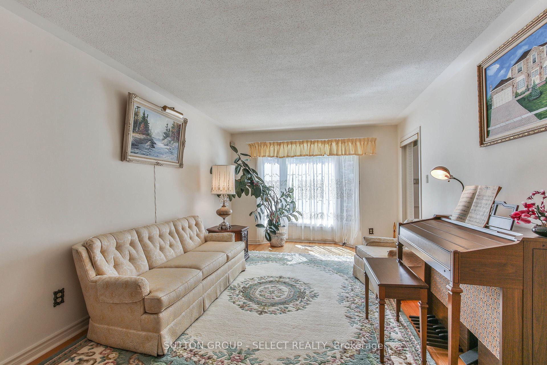 Photo 8 of 158 Ambleside Drive, London, North A — HOMEH