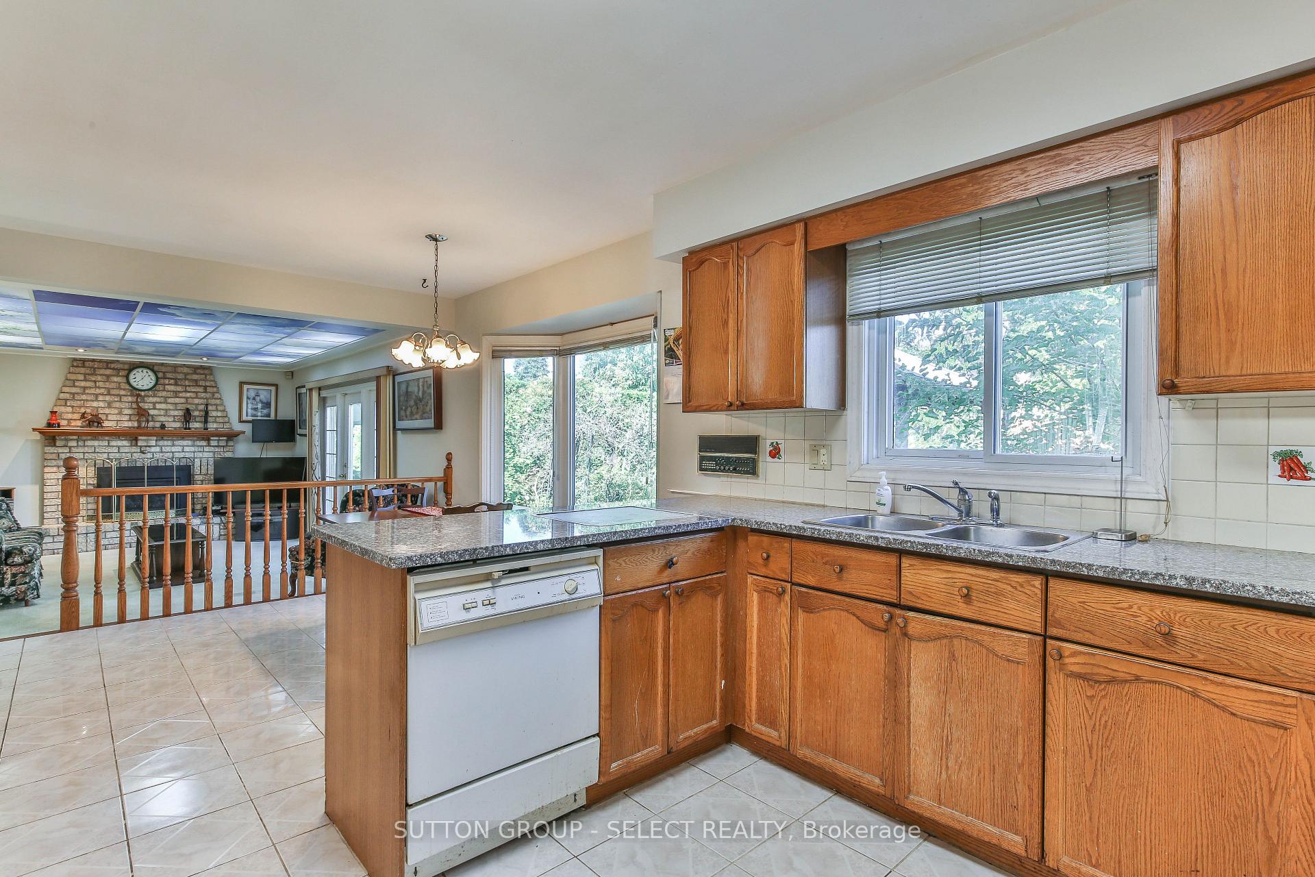 Photo 11 of 158 Ambleside Drive, London, North A — HOMEH