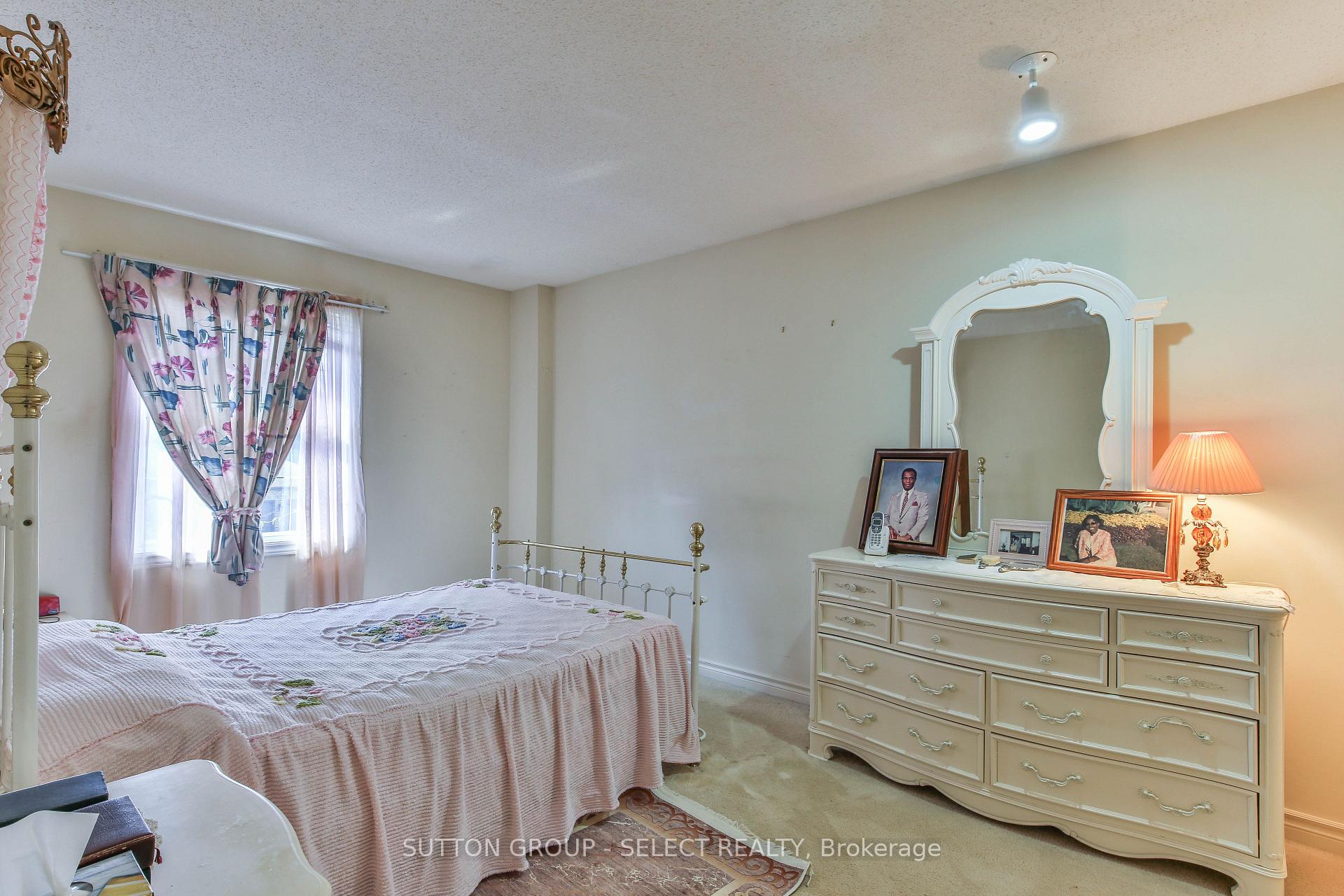 Photo 24 of 158 Ambleside Drive, London, North A — HOMEH