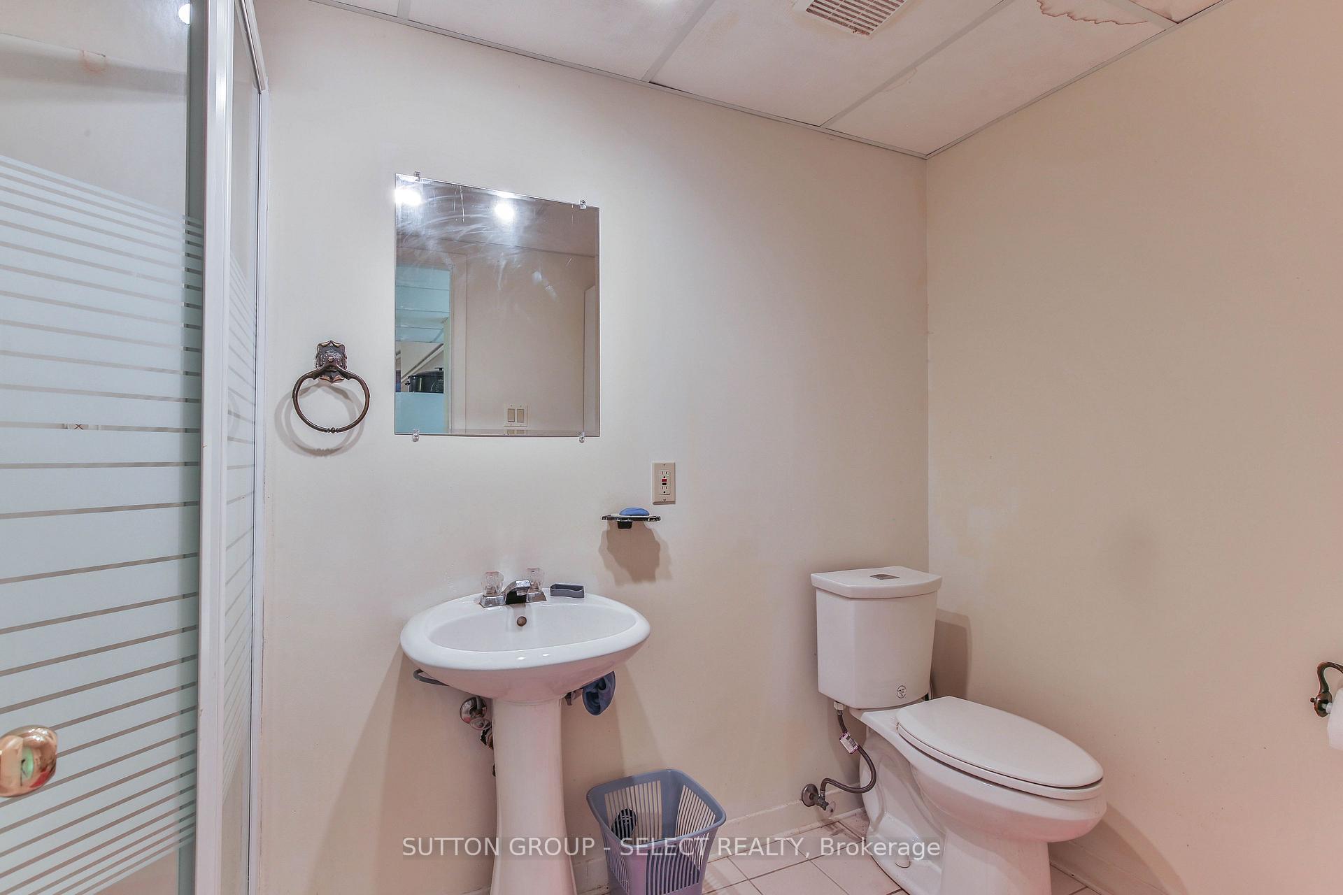 Photo 37 of 158 Ambleside Drive, London, North A — HOMEH