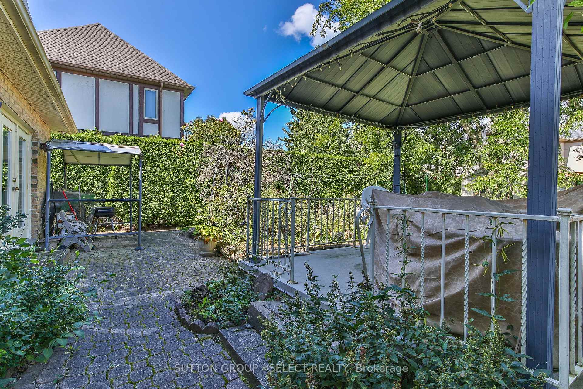 Photo 39 of 158 Ambleside Drive, London, North A — HOMEH