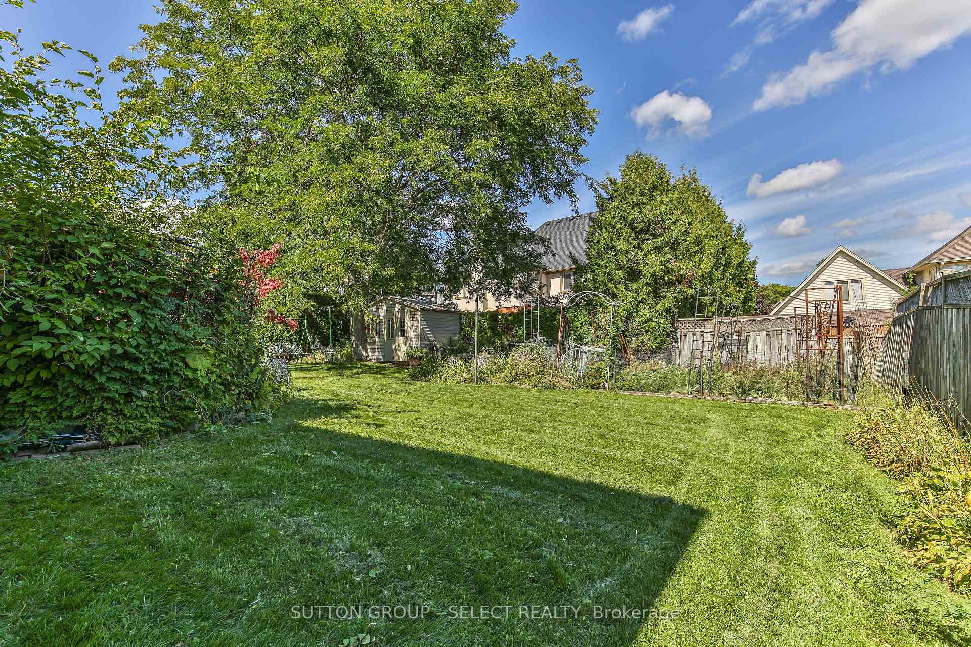 Photo 40 of 158 Ambleside Drive, London, North A — HOMEH