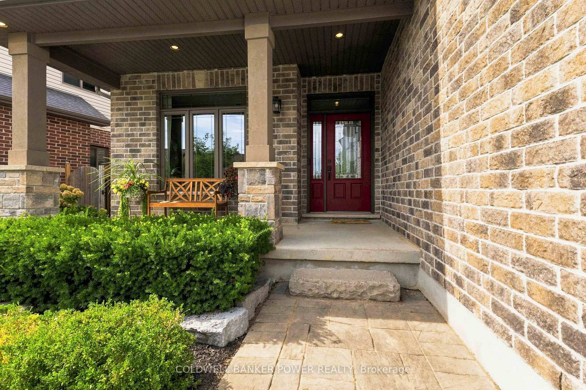Photo 4 of 3421 Singleton Avenue, London, South V — HOMEH