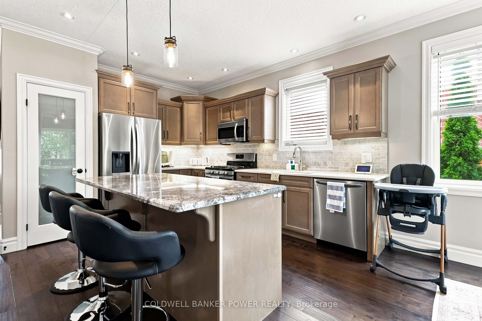 Photo 13 of 3421 Singleton Avenue, London, South V — HOMEH