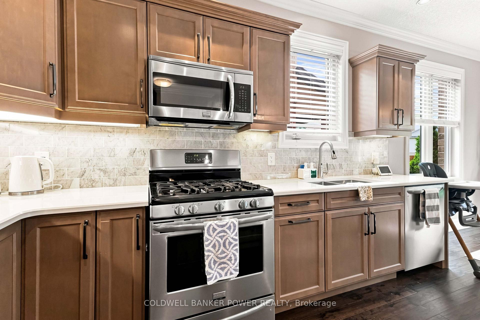 Photo 17 of 3421 Singleton Avenue, London, South V — HOMEH