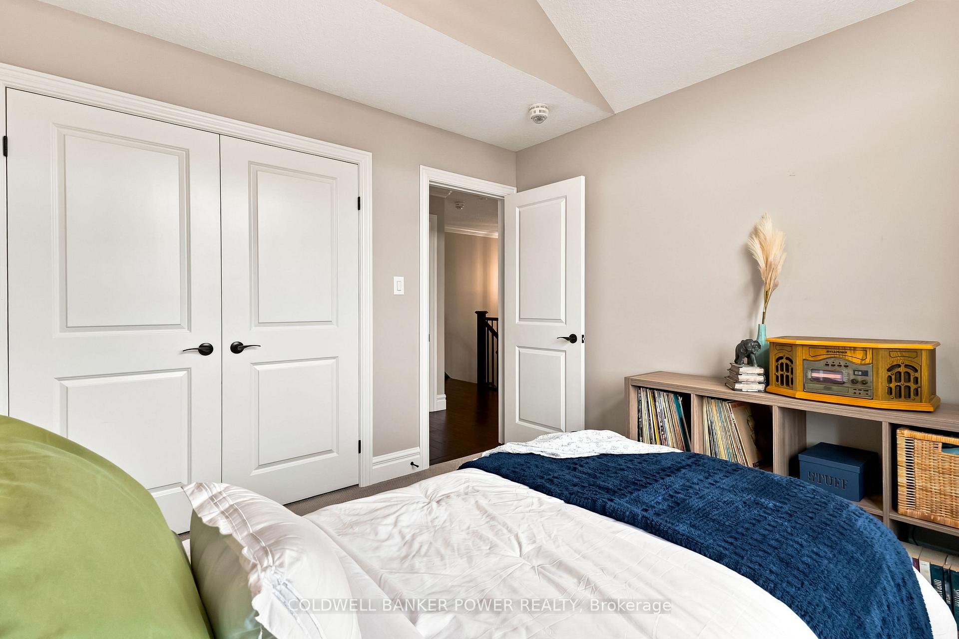Photo 37 of 3421 Singleton Avenue, London, South V — HOMEH