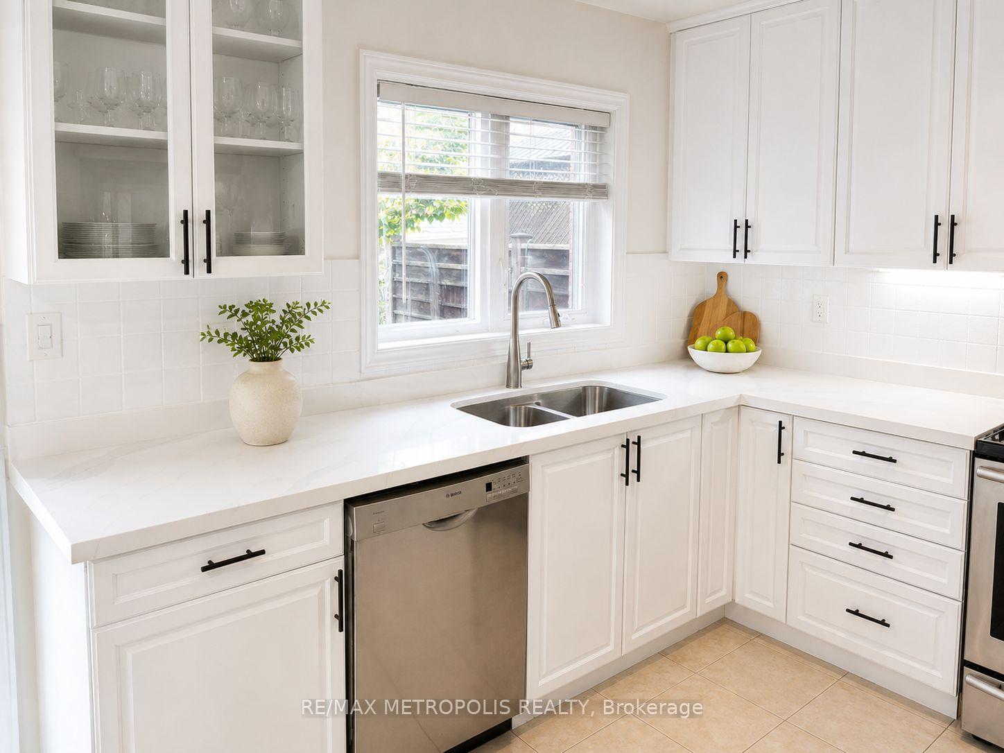 Photo 11 of 58 Lady Loretta Lane, Vaughan, Patterson — HOMEH