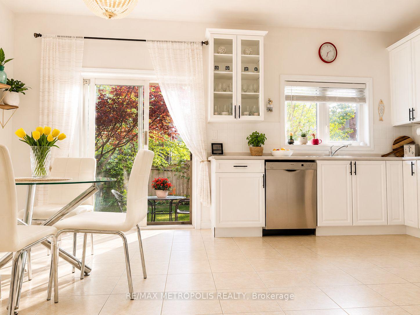 Photo 14 of 58 Lady Loretta Lane, Vaughan, Patterson — HOMEH