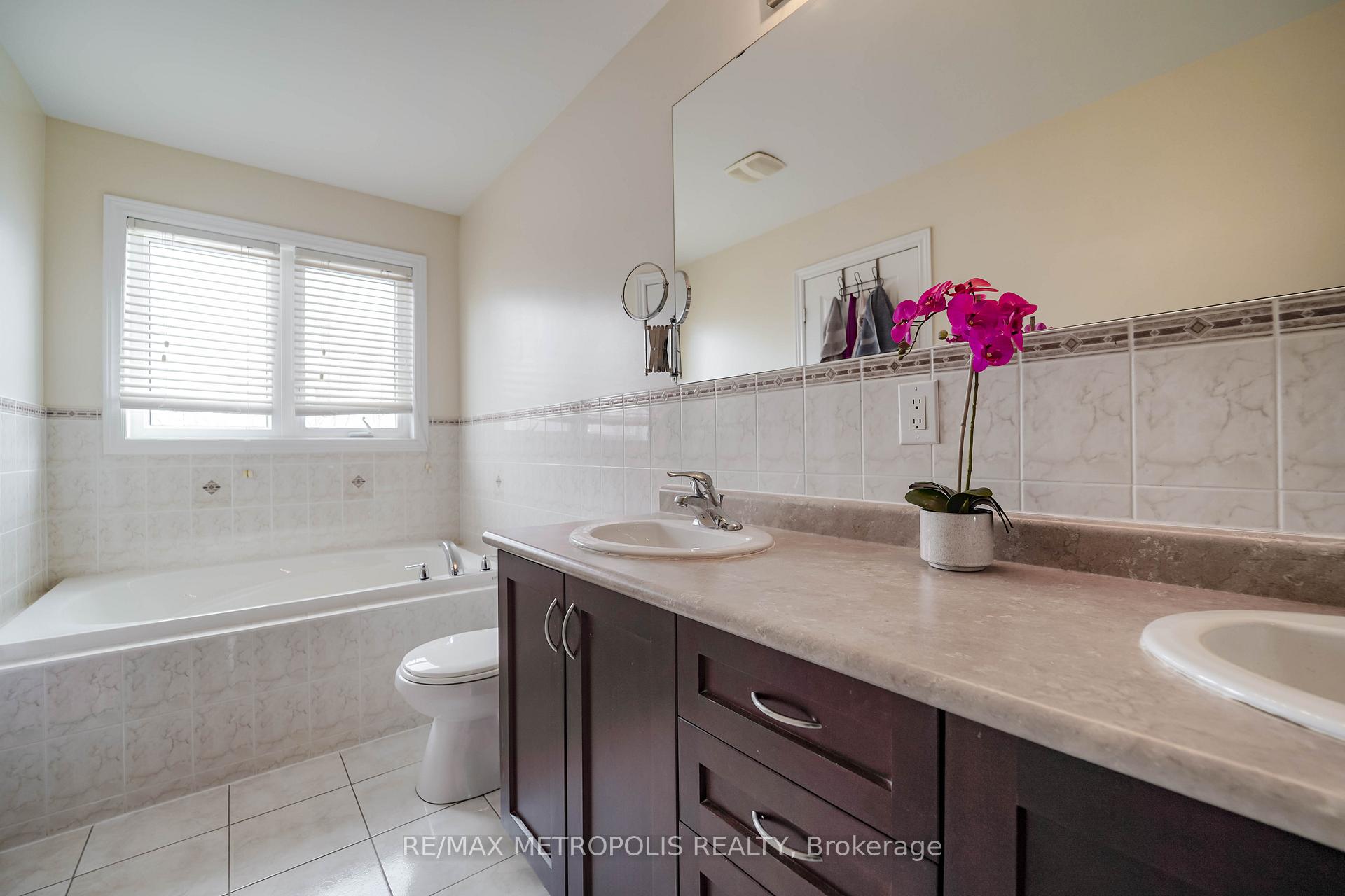 Photo 21 of 58 Lady Loretta Lane, Vaughan, Patterson — HOMEH