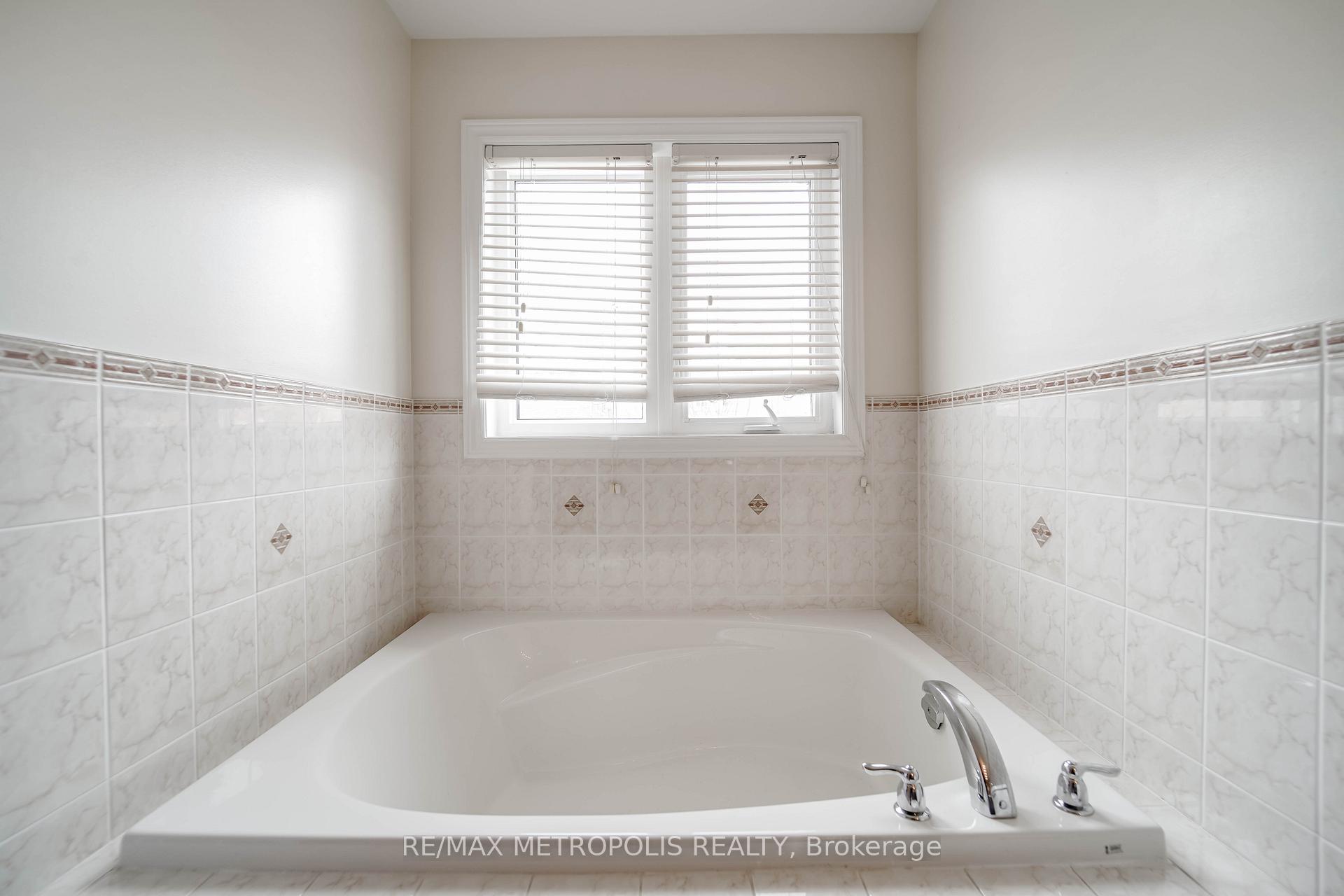 Photo 24 of 58 Lady Loretta Lane, Vaughan, Patterson — HOMEH