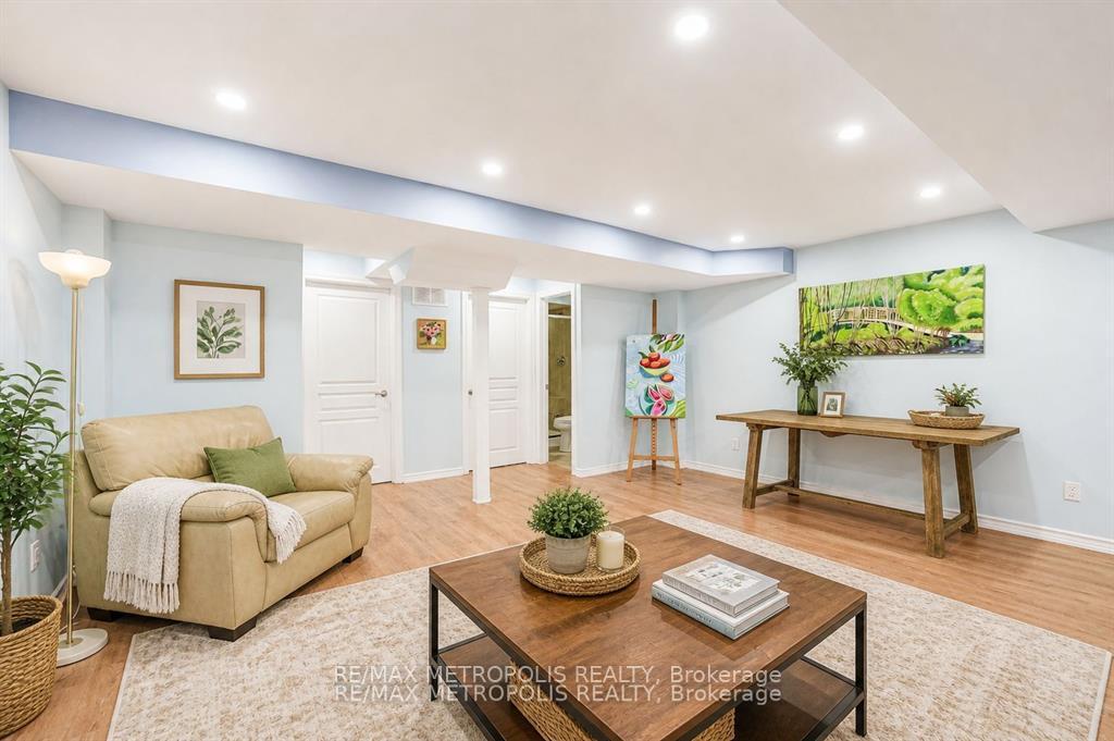 Photo 32 of 58 Lady Loretta Lane, Vaughan, Patterson — HOMEH