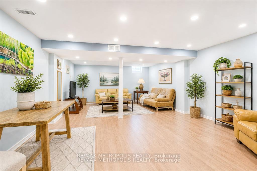 Photo 33 of 58 Lady Loretta Lane, Vaughan, Patterson — HOMEH