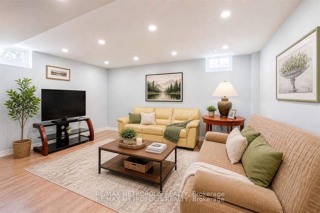 Photo 35 of 58 Lady Loretta Lane, Vaughan, Patterson — HOMEH