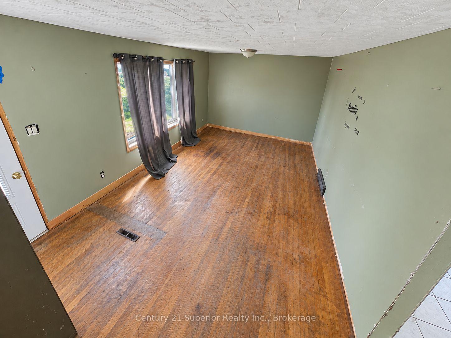 Photo 6 of 5 Steele Avenue, Red Rock, TB-85 — HOMEH