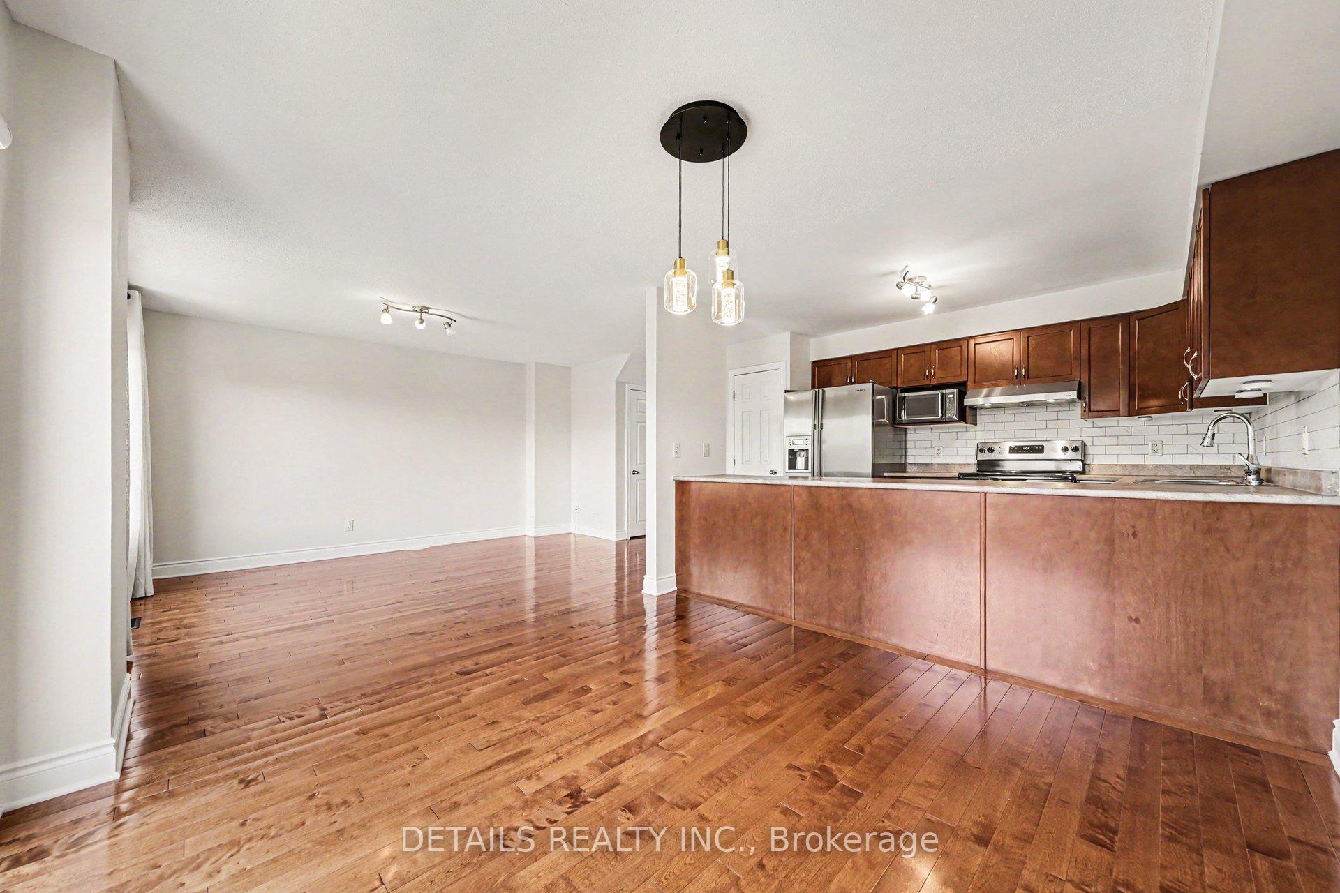 Photo 4 of 261 Parkin Circle, Ottawa, Blossom Park/Kemp Park/Findlay Creek — HOMEH