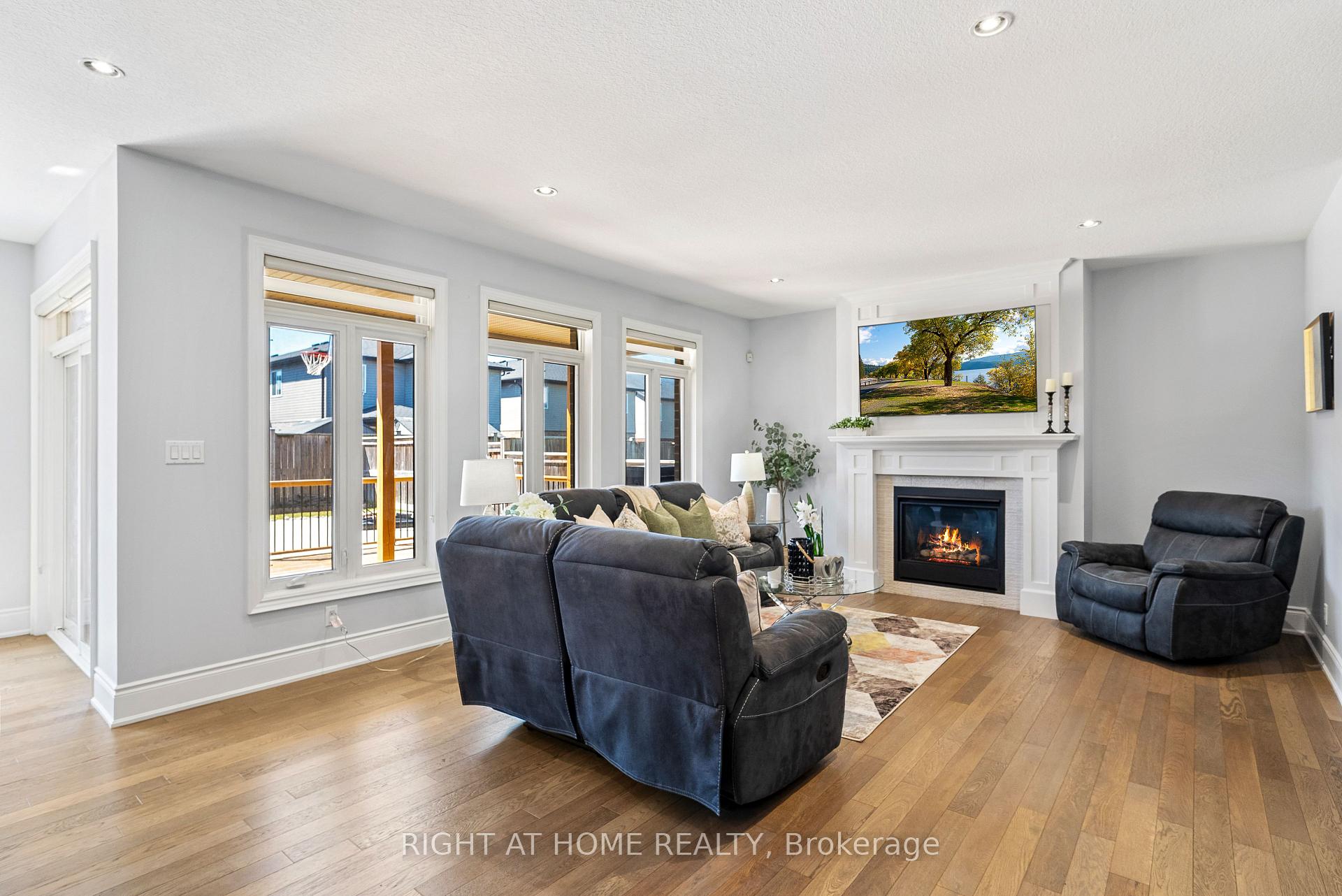 Photo 12 of Unit Main, 2178 Springridge Drive, London, North C — HOMEH