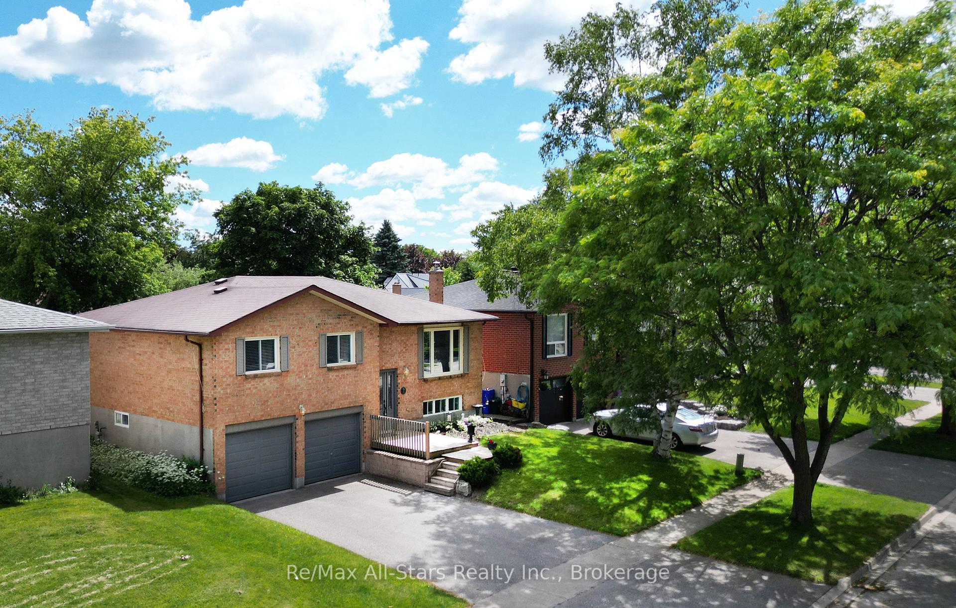 Photo 2 of 39 Applewood Crescent, Scugog, Port Perry — HOMEH