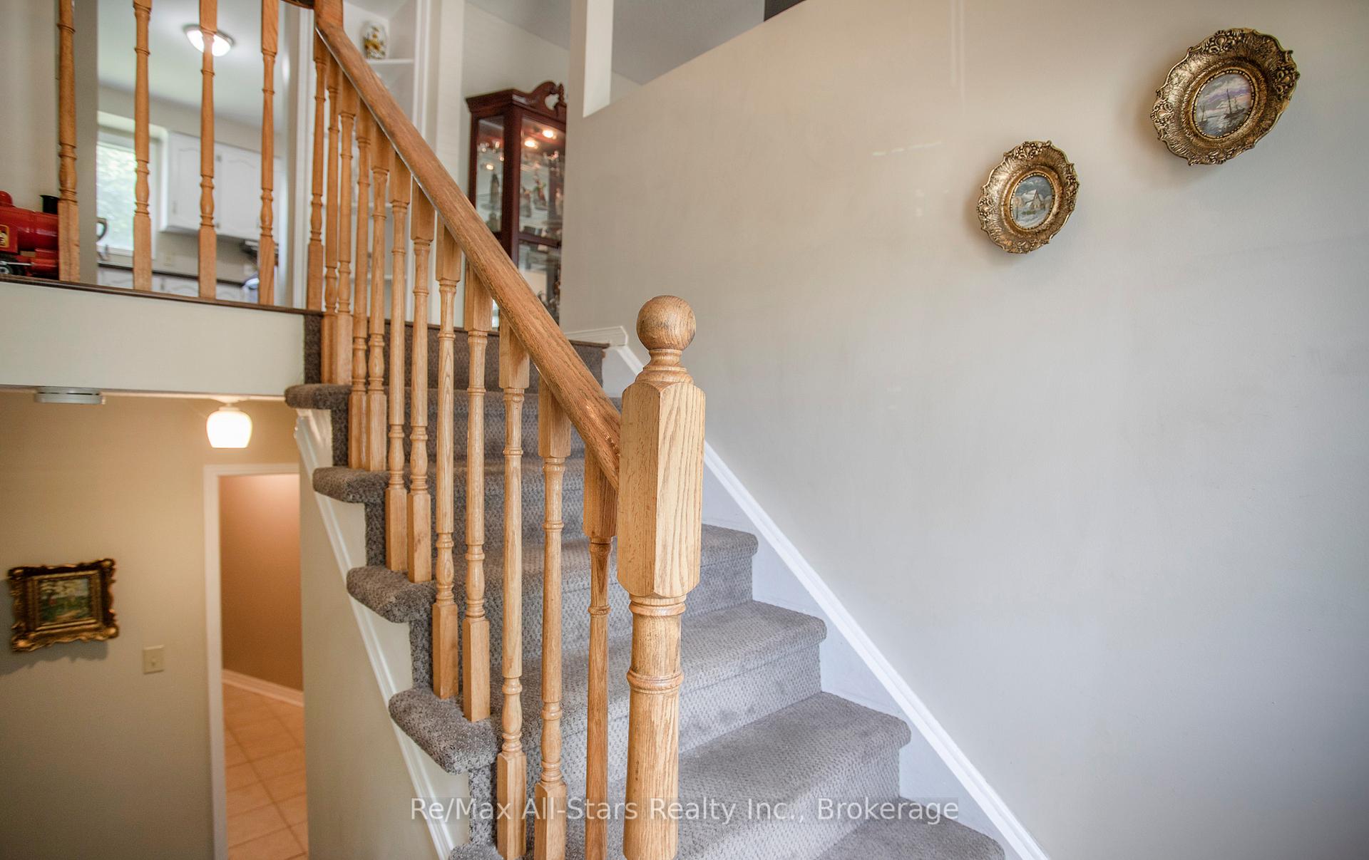 Photo 3 of 39 Applewood Crescent, Scugog, Port Perry — HOMEH