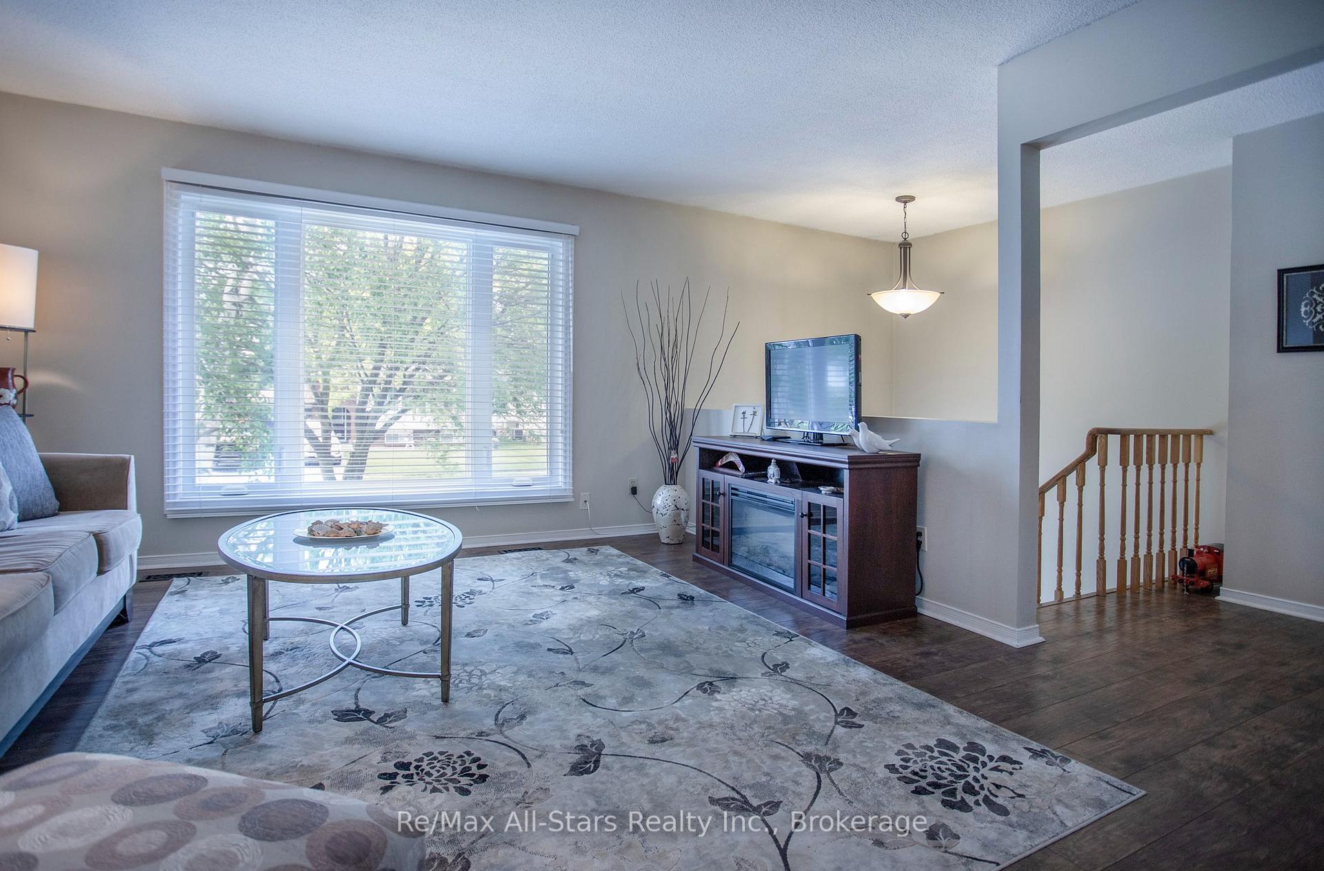Photo 7 of 39 Applewood Crescent, Scugog, Port Perry — HOMEH