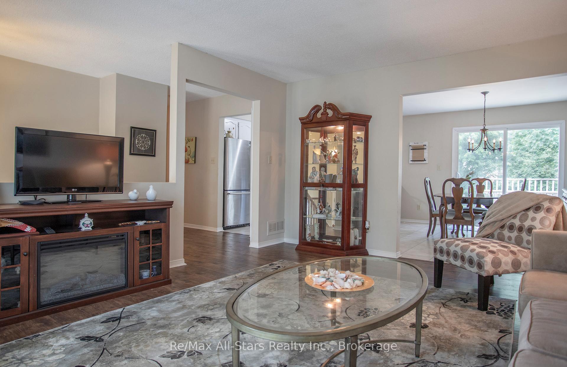 Photo 9 of 39 Applewood Crescent, Scugog, Port Perry — HOMEH
