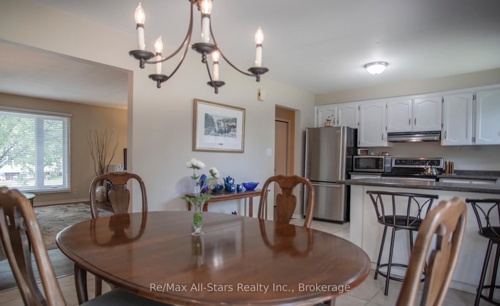 Photo 10 of 39 Applewood Crescent, Scugog, Port Perry — HOMEH