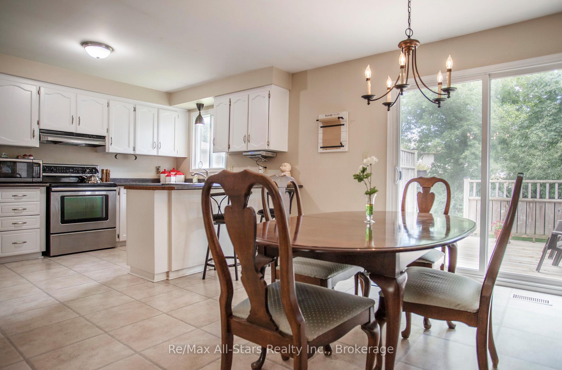 Photo 12 of 39 Applewood Crescent, Scugog, Port Perry — HOMEH