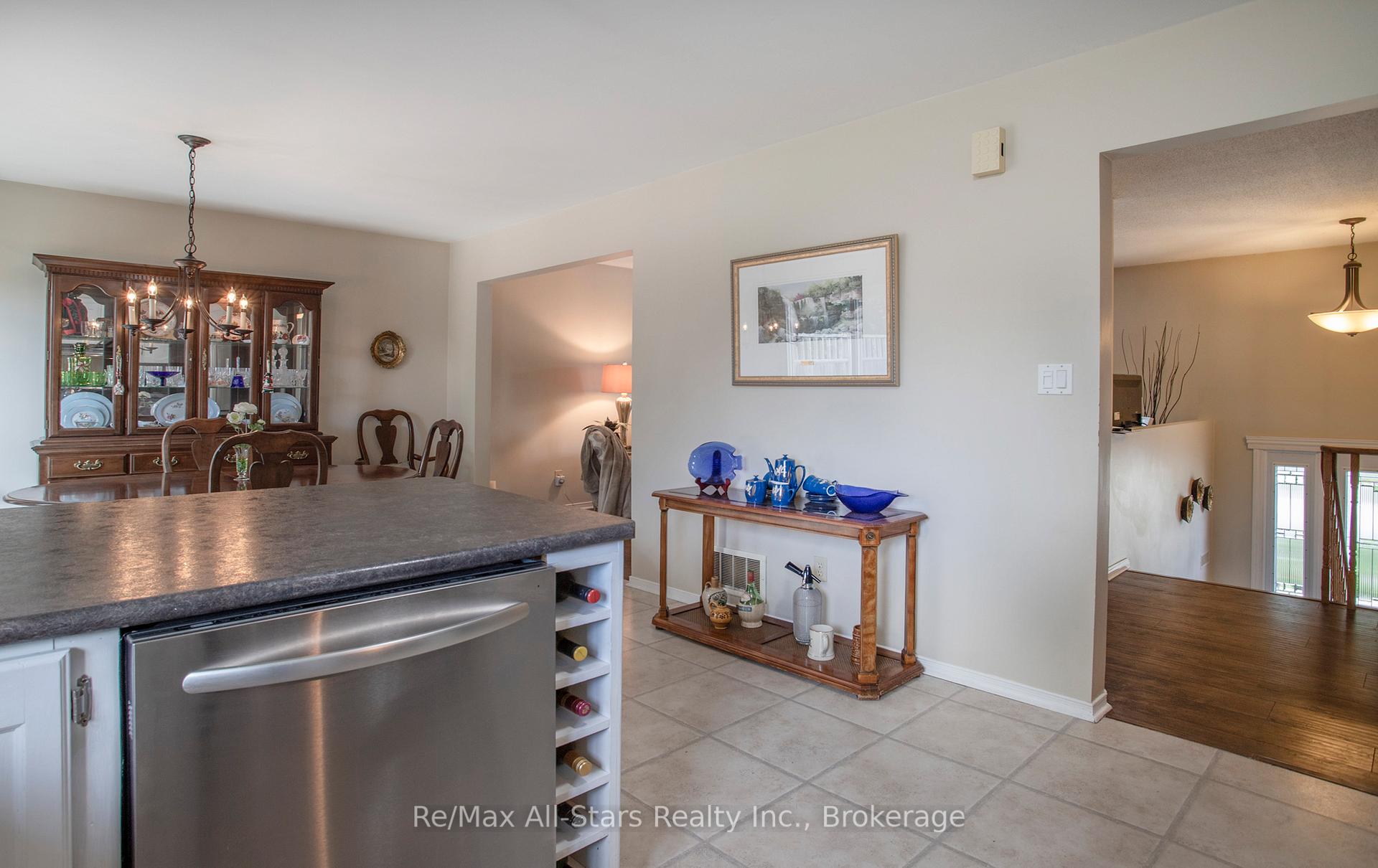 Photo 15 of 39 Applewood Crescent, Scugog, Port Perry — HOMEH