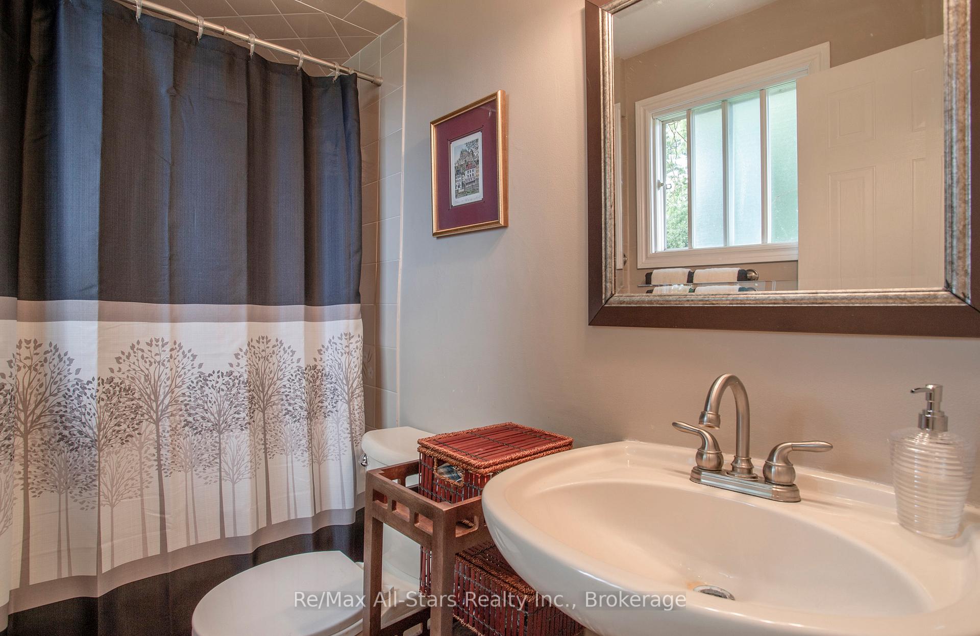 Photo 16 of 39 Applewood Crescent, Scugog, Port Perry — HOMEH