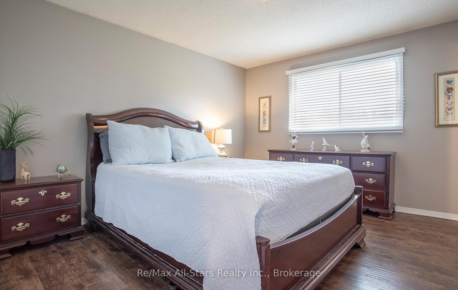 Photo 17 of 39 Applewood Crescent, Scugog, Port Perry — HOMEH