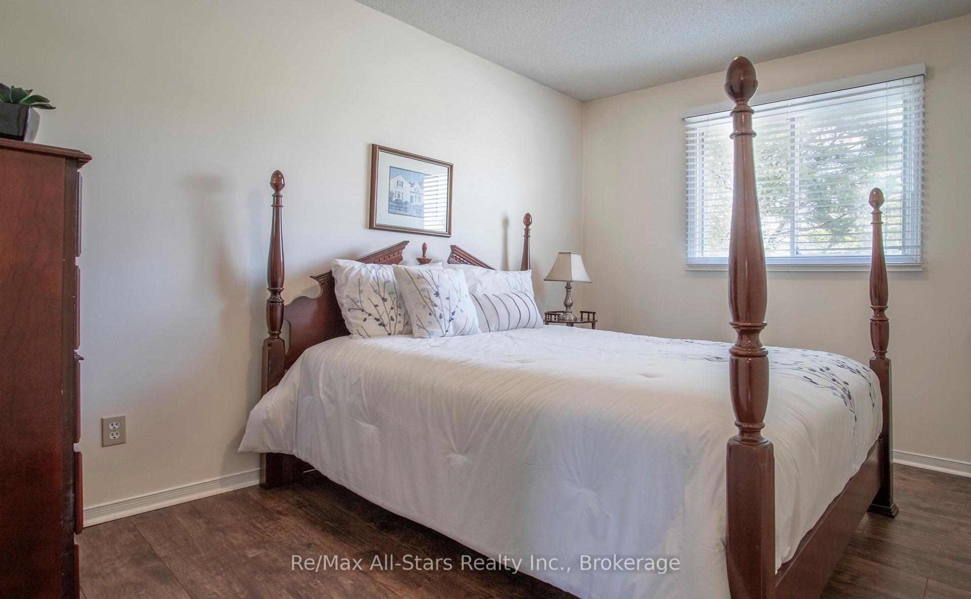 Photo 18 of 39 Applewood Crescent, Scugog, Port Perry — HOMEH