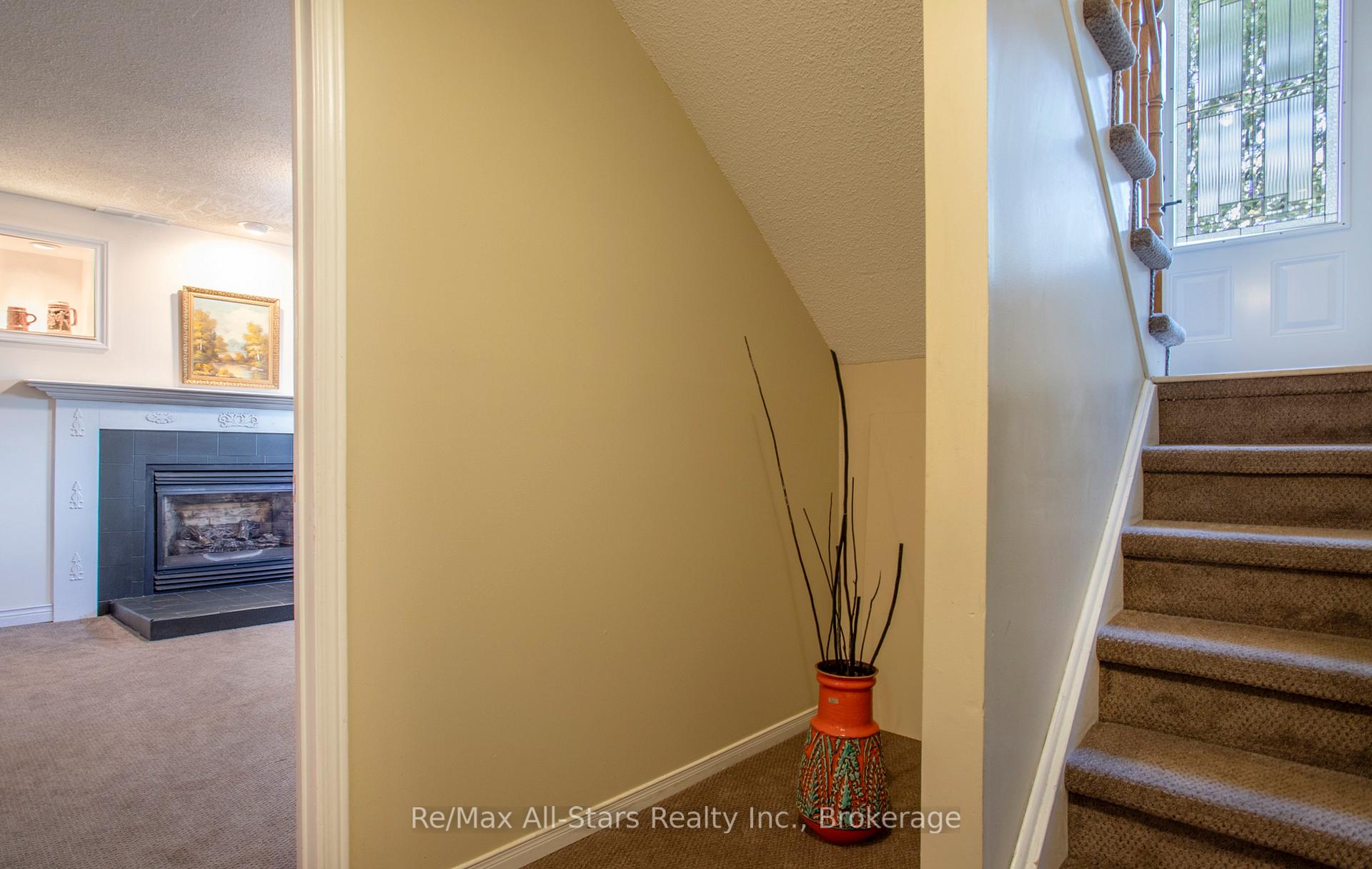 Photo 19 of 39 Applewood Crescent, Scugog, Port Perry — HOMEH