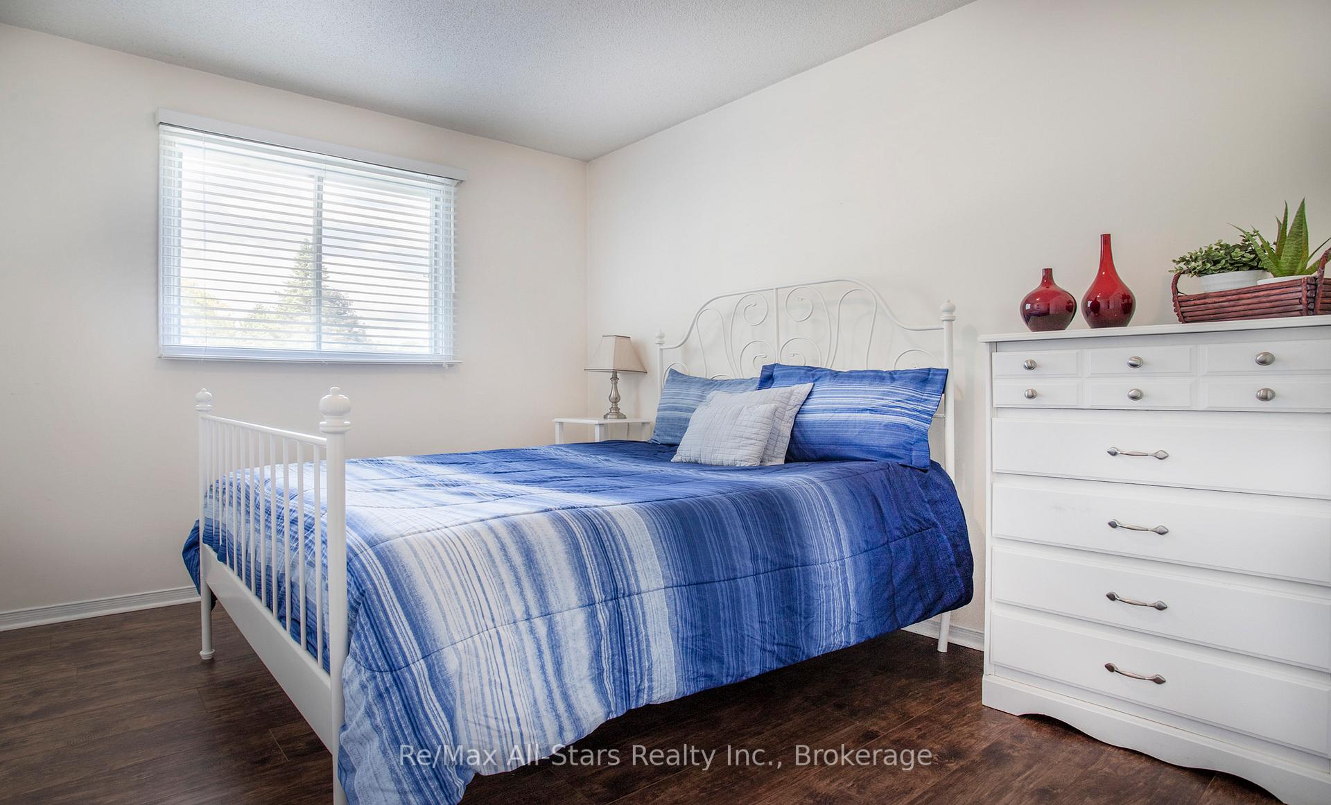 Photo 20 of 39 Applewood Crescent, Scugog, Port Perry — HOMEH