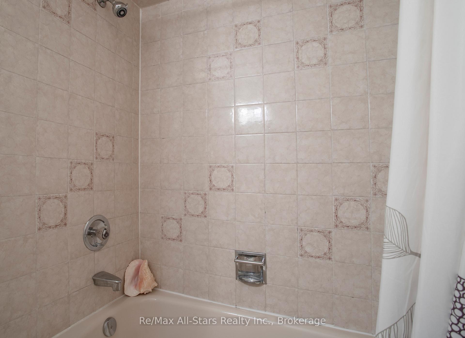 Photo 22 of 39 Applewood Crescent, Scugog, Port Perry — HOMEH
