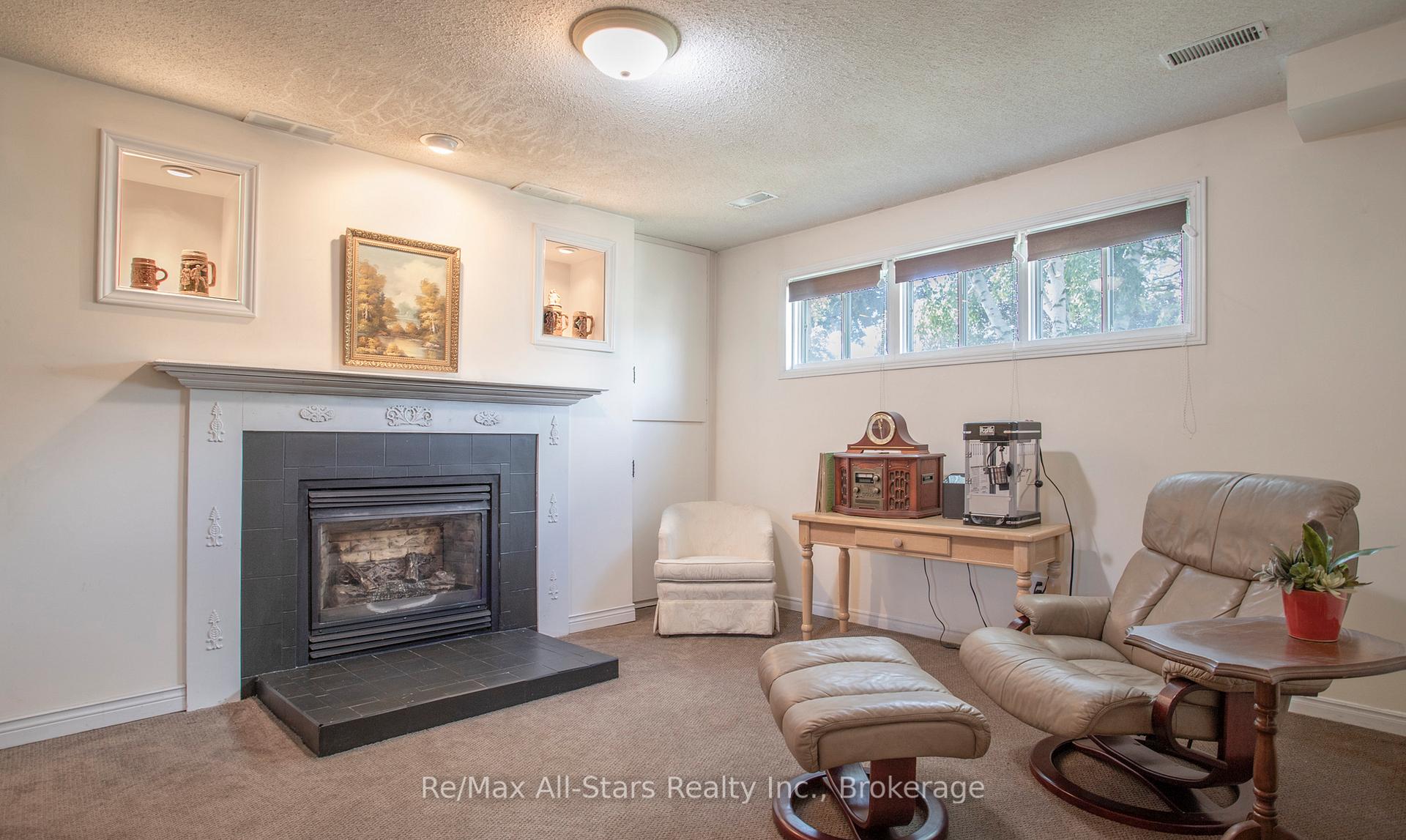 Photo 23 of 39 Applewood Crescent, Scugog, Port Perry — HOMEH