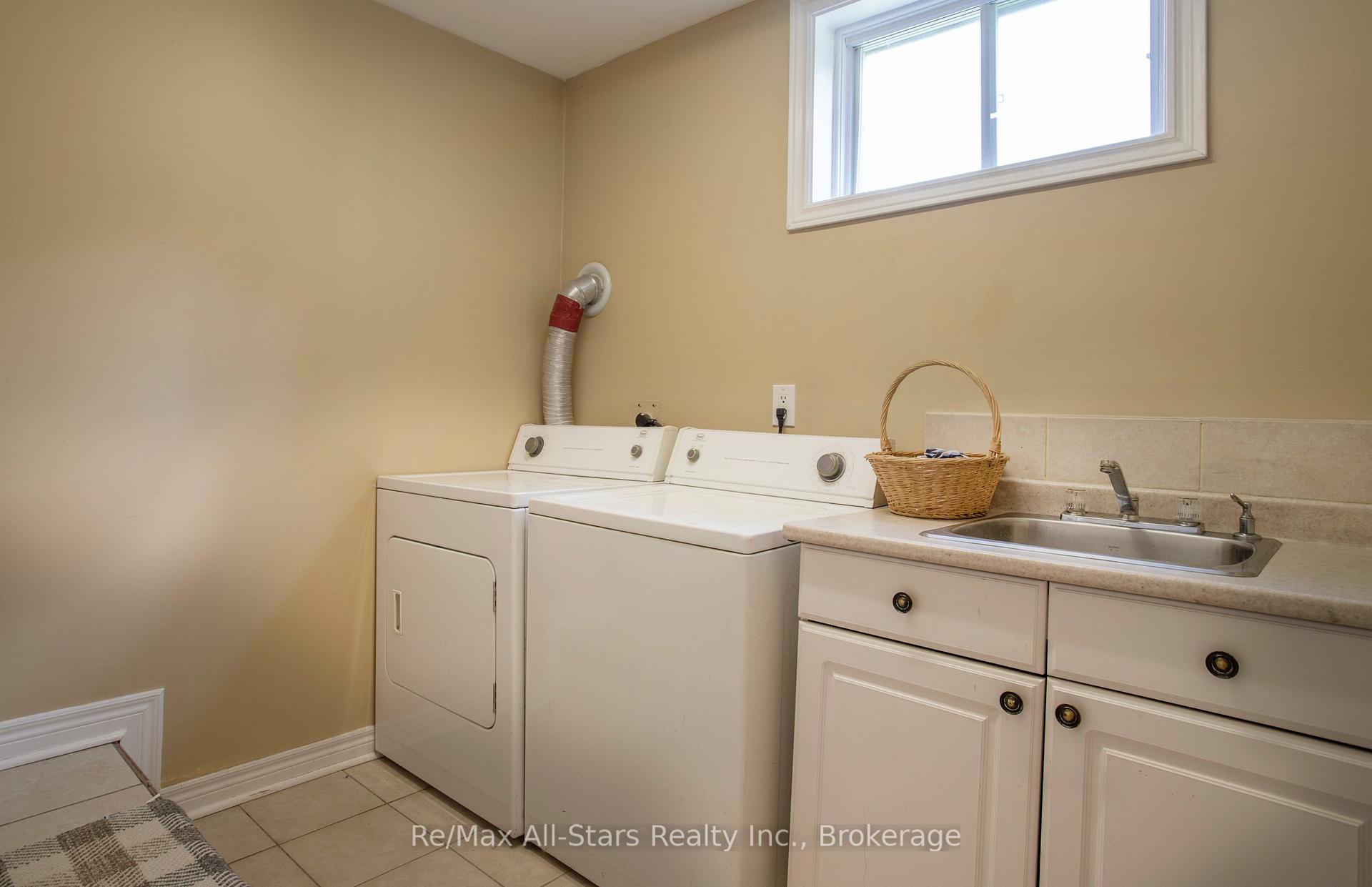Photo 27 of 39 Applewood Crescent, Scugog, Port Perry — HOMEH