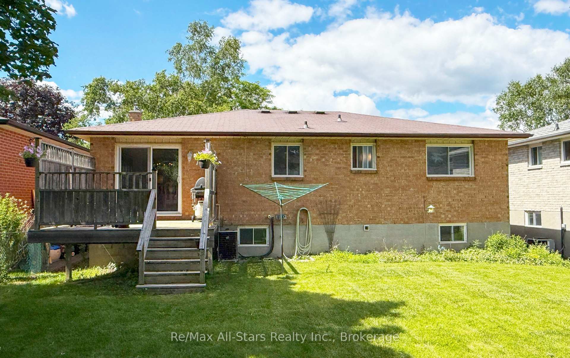 Photo 29 of 39 Applewood Crescent, Scugog, Port Perry — HOMEH