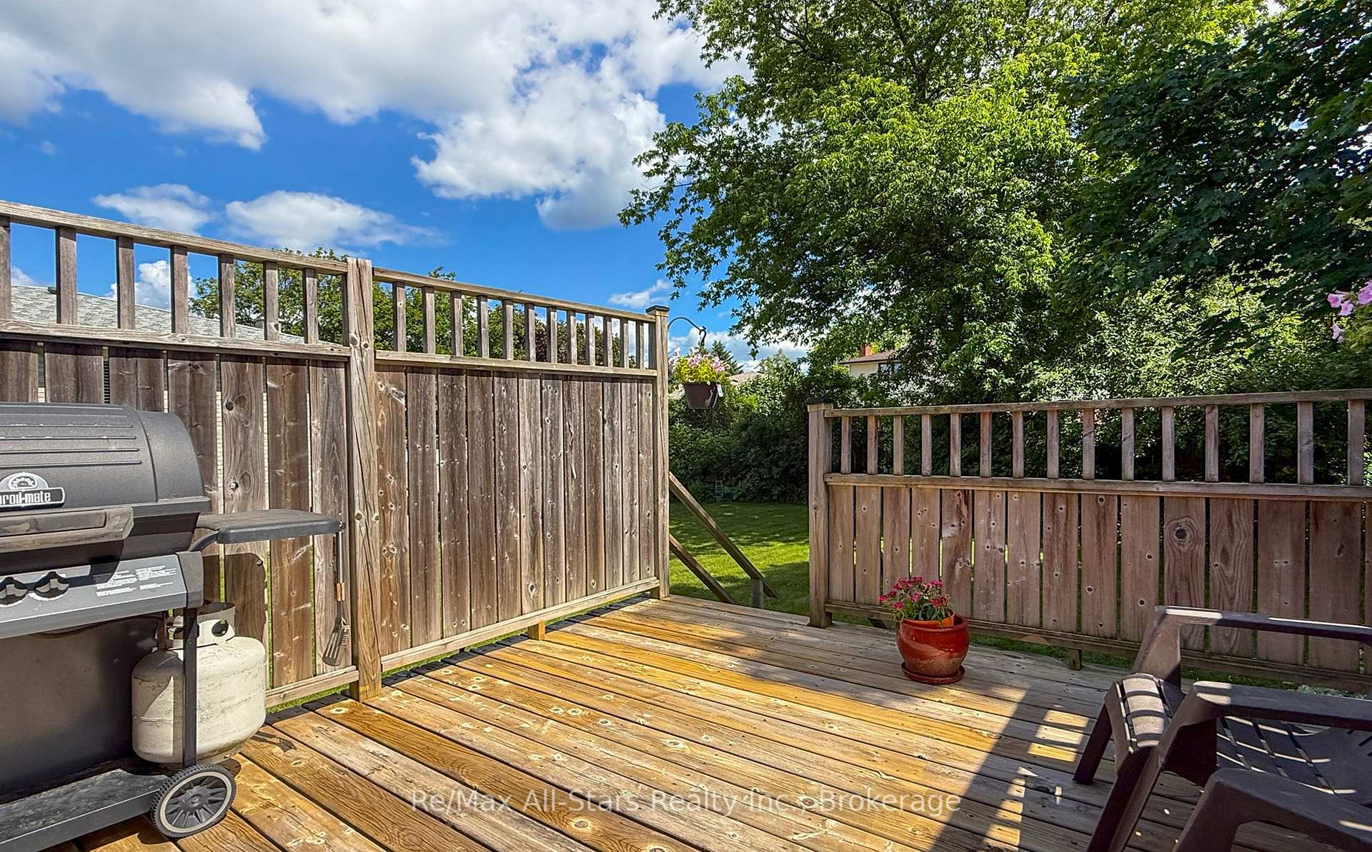 Photo 32 of 39 Applewood Crescent, Scugog, Port Perry — HOMEH